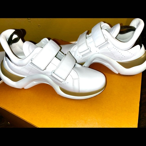 Sale Louis Vuitton sneakers - Picture 1 of 12